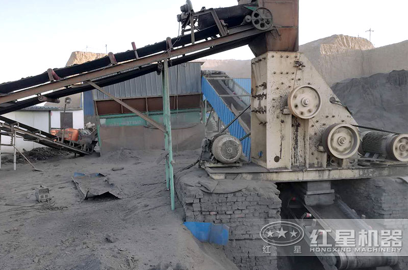 煤矸石雙級破碎機現(xiàn)場圖 煤矸石雙級破碎機現(xiàn)場圖