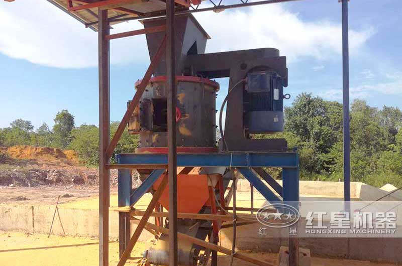 紅星機器800小型復合破現(xiàn)場 紅星機器800小型復合破現(xiàn)場