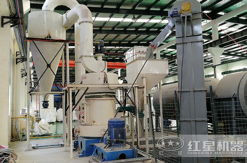 超細(xì)立式磨粉機(jī)環(huán)?，F(xiàn)場(chǎng)