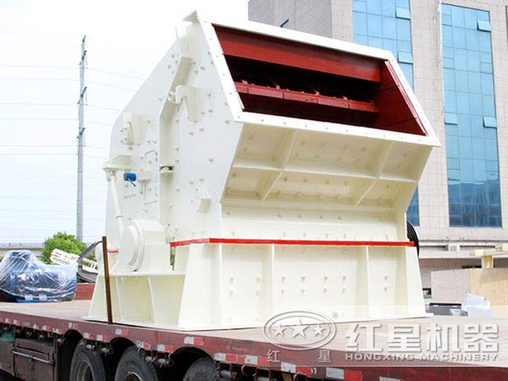 反擊式破碎機發(fā)貨，快速抵達用戶生產(chǎn)現(xiàn)場