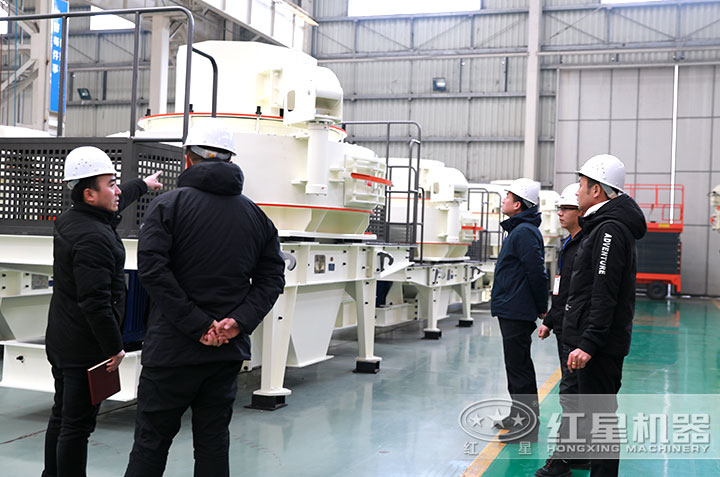 用戶來廠考察，有業(yè)務(wù)經(jīng)理現(xiàn)場報價