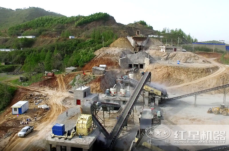 用戶石料生產(chǎn)現(xiàn)場(chǎng)，投資200萬(wàn)輕松選擇多種型號(hào)設(shè)備