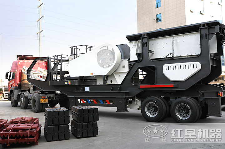 建筑垃圾移動破碎機發(fā)貨現場