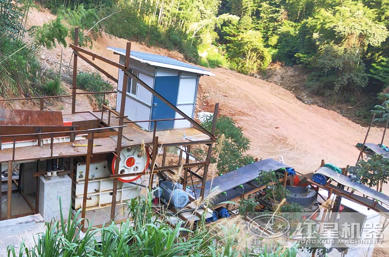 鵝卵石破碎現(xiàn)場(chǎng)，鄂破+圓錐破破碎出13石子