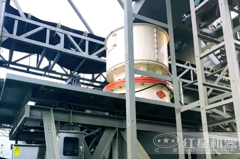 船載機(jī)制砂工廠(chǎng)現(xiàn)場(chǎng)